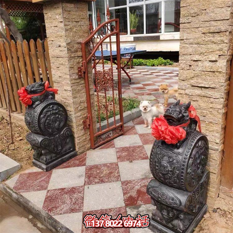 靜謐庭院抱石雕，鼓舞人心