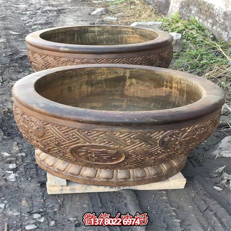 古典庭院魚缸，享受傳統文化的視覺盛宴