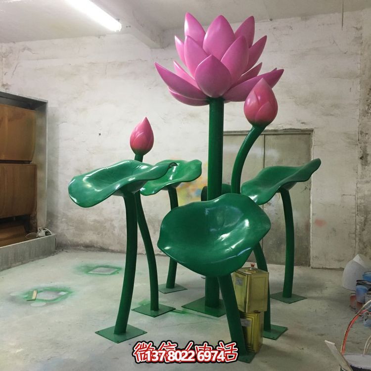 大型不銹鋼彩繪蓮花擺件，為游樂場(chǎng)、商場(chǎng)、戶外公園增色
