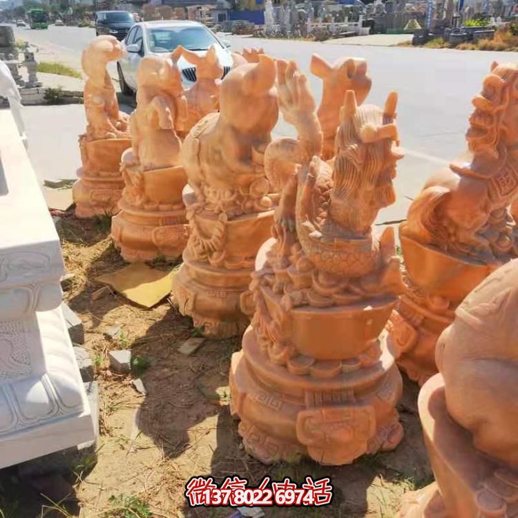 紅晚霞景區，十二生肖雕塑之旅