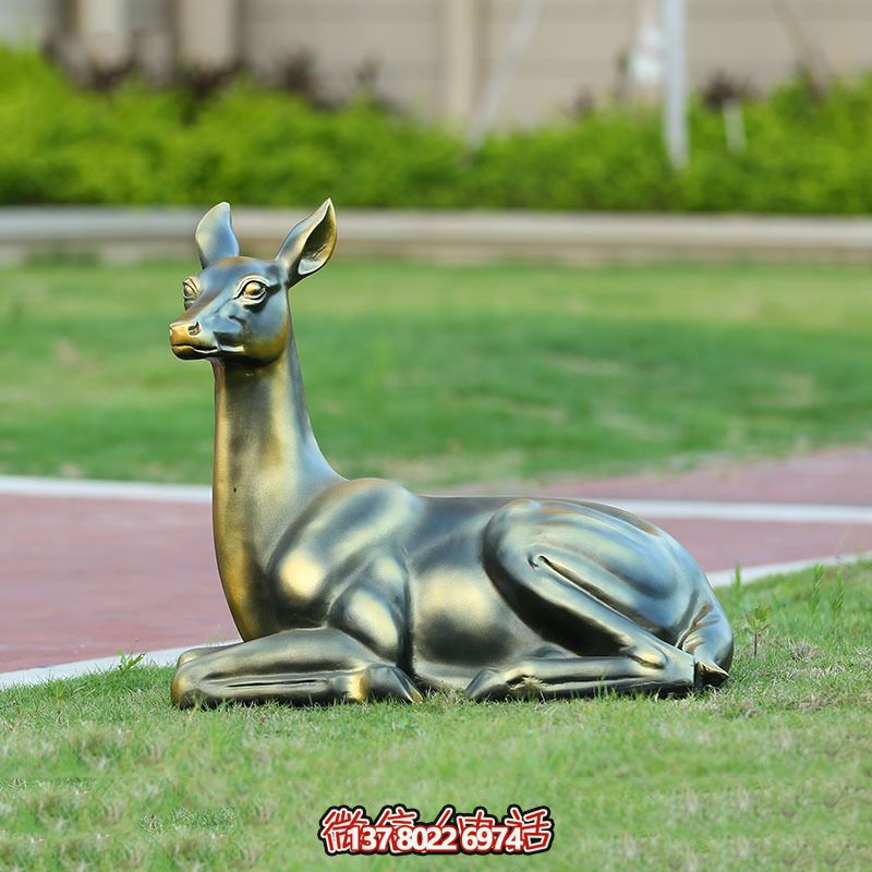 不銹鋼仿銅睡鹿雕塑，點(diǎn)綴戶外廣場(chǎng)草坪