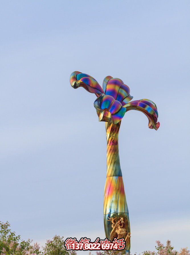 玻璃鋼藝術雕塑，點綴五彩花朵，為公園景觀帶來絢麗奪目的藝術氛圍