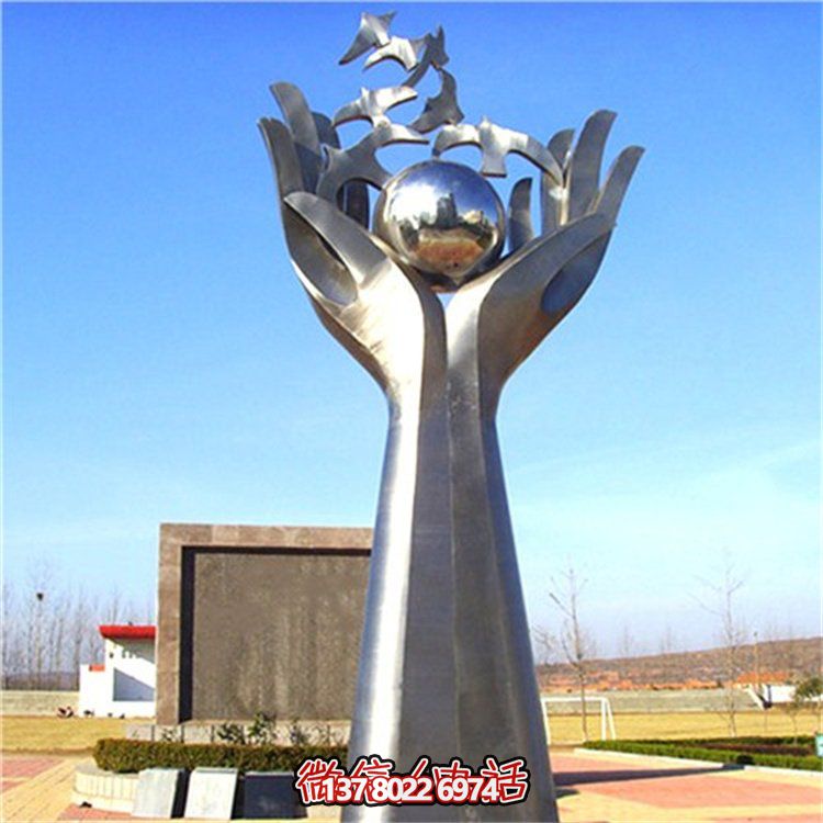 雙手托起希望，不銹鋼創意雕塑景觀擺放于廣場