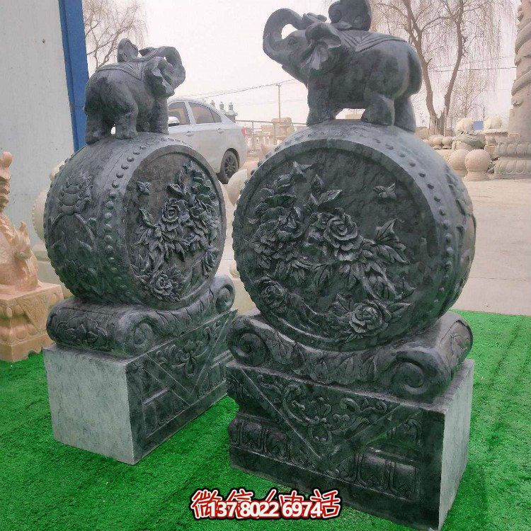 抱著鼓石雕塑，點綴青石庭院門口