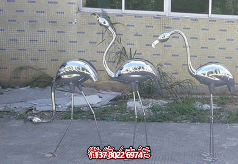不銹鋼火烈鳥雕塑，完美擺放于室內外庭院