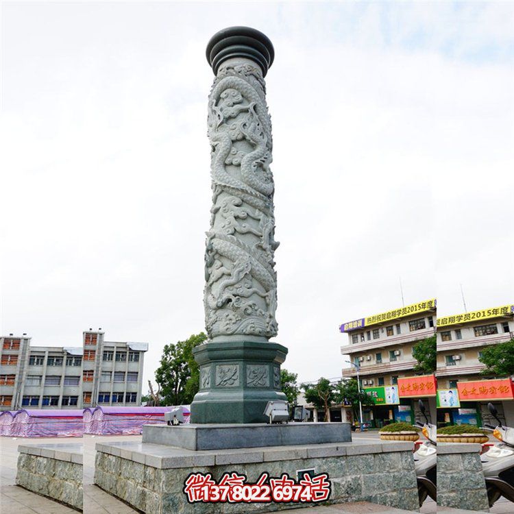大理石浮雕龍柱，點(diǎn)綴校園廣場(chǎng)