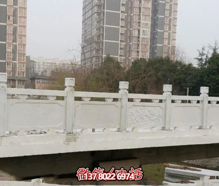 漢白玉鑲嵌欄桿，雕塑點綴美麗小區(qū)公園