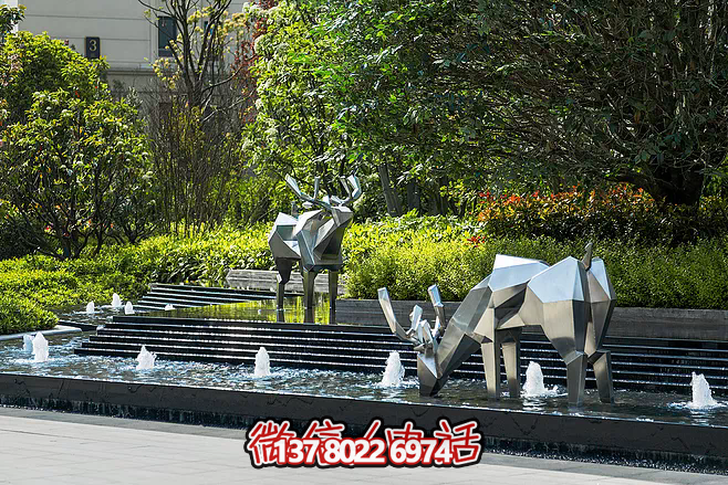 景區(qū)創(chuàng)意不銹鋼喝水的幾何鹿雕塑 景區(qū)創(chuàng)意不銹鋼喝水的幾何鹿雕塑
