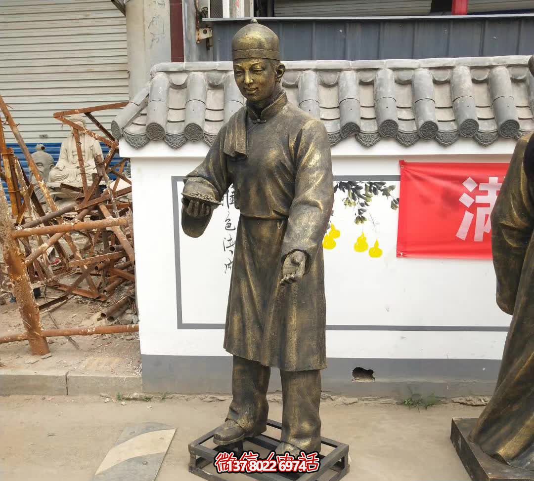 步行街?jǐn)[放站姿店小二玻璃鋼仿銅雕塑